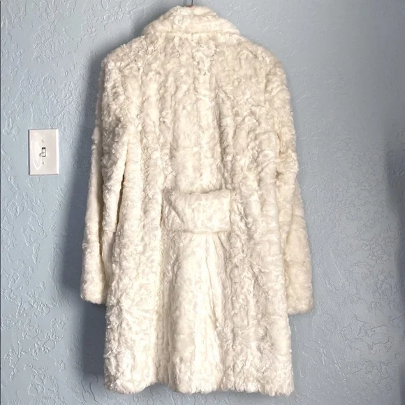 🤍INC🤍Luxurious Teddy Coat - Picture 2 of 10